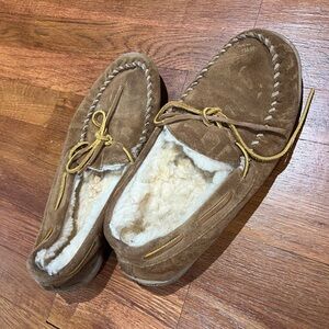 Minnetonka Men's Pile Lined Hardsole Slippers size 10